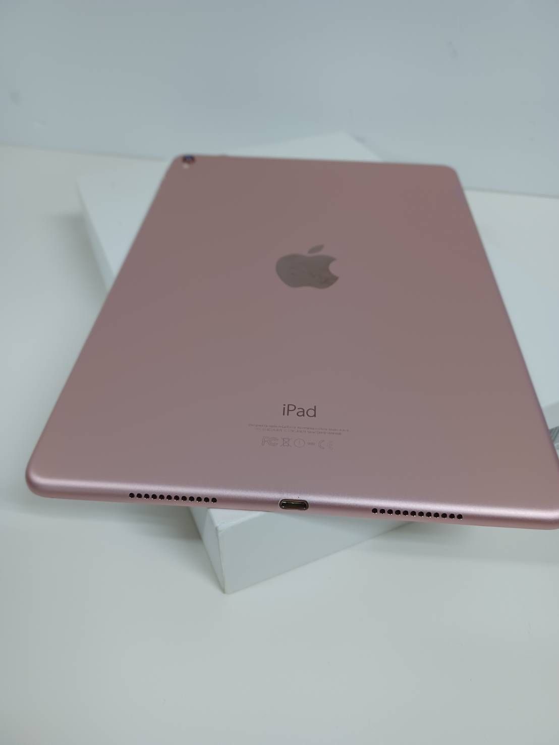 Wi-Fiモデル】iPad Pro 9.7インチ MM172J/A (A1673) 32GB-