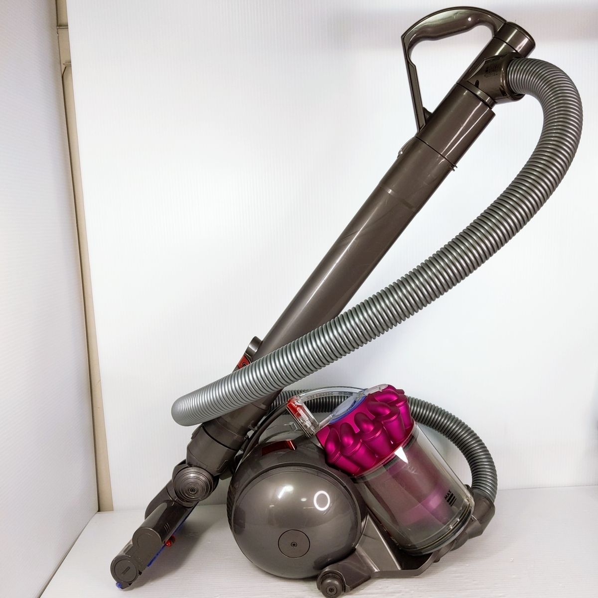 中古　ダイソン　Dyson　 DC22 　サイクロン式掃除機　2007年製 2007年製】dyson DC22 サイクロン キャニスター｜Yahoo!フリマ
