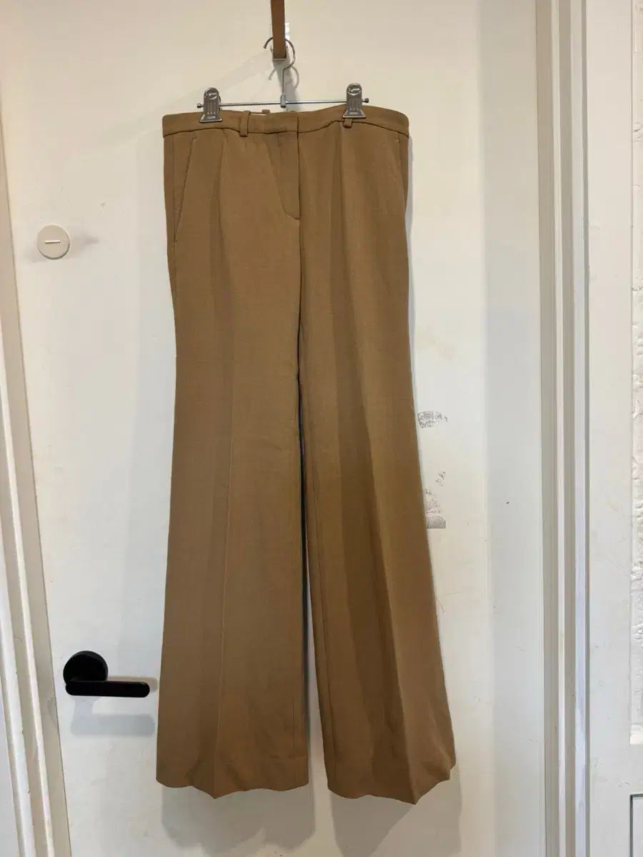 demitria パンツ