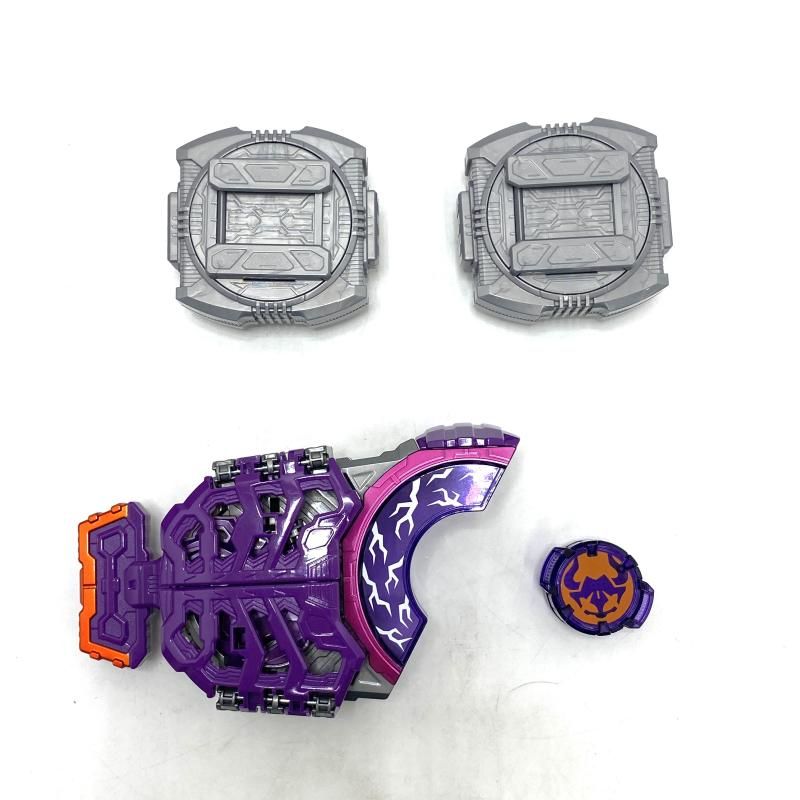 中古】【開封/箱破れ】DXデザイアドライバー＆DXゾンビレイズ