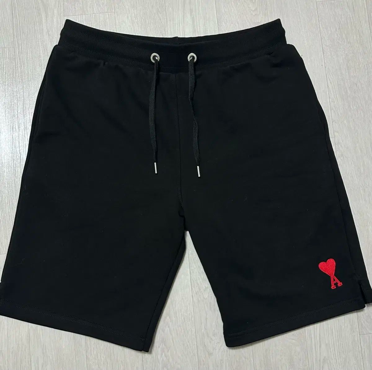 Ami Paris 短パン ハーフパンツ 完全正規品 未使用 タグあり アミパリス Ami Paris USO325.749 ショートパンツ ADC SHORT