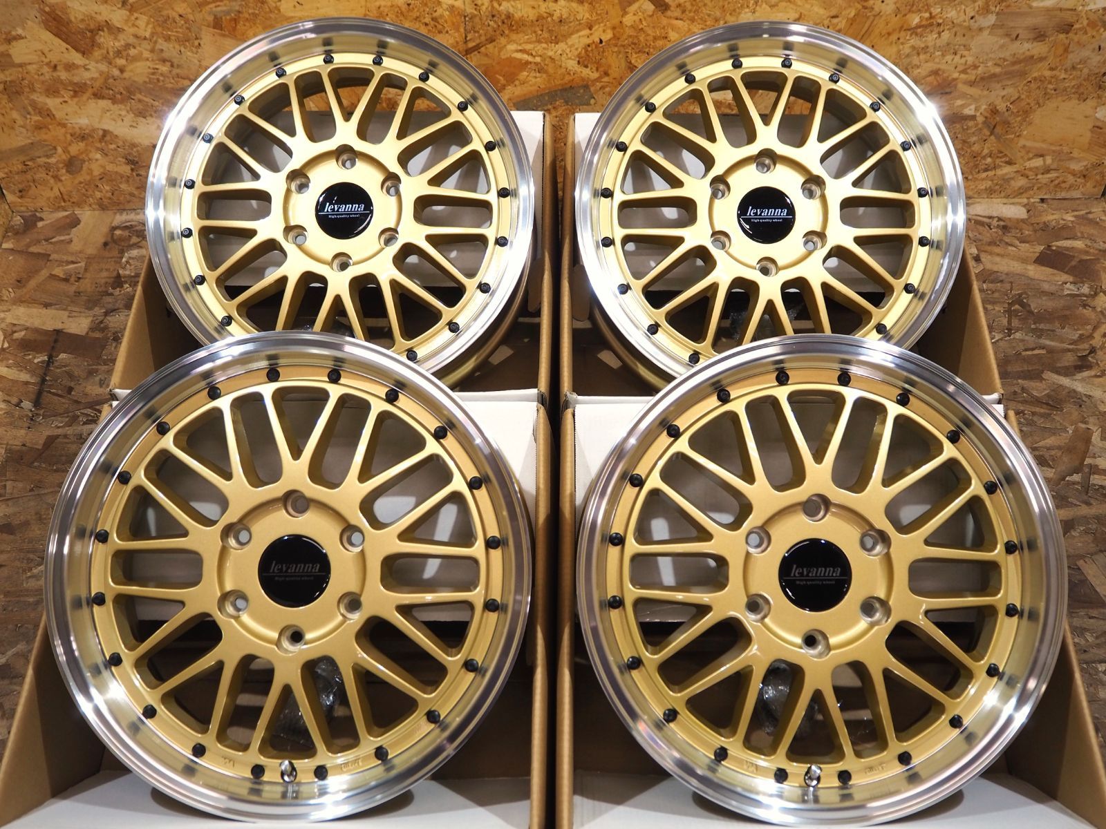 新品☆再入荷☆車検対応オーバーフェンダー装着推奨☆ゴールド GOLD 高級 メッシュ 深リム levanna V10LTH 18inch  7.0J+38 6H139.7 JWL-T 215/55R18SET 選べるタイヤサイズ キャラバン NV350 - メルカリ