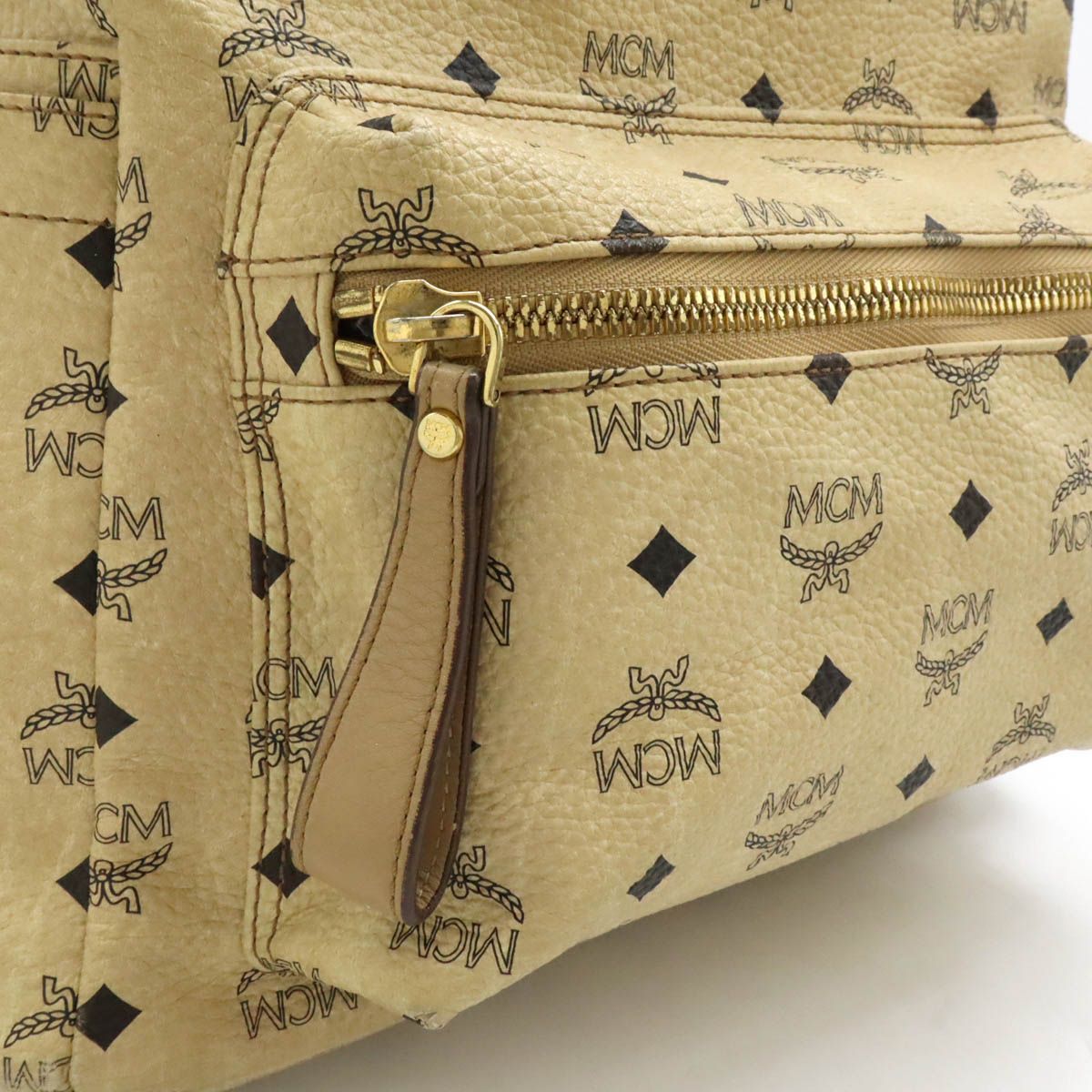 MCM ロゴプリント スタッズバックパック MCM ロゴプリント リュック・バックパック MCM 正規品 ロゴプリント