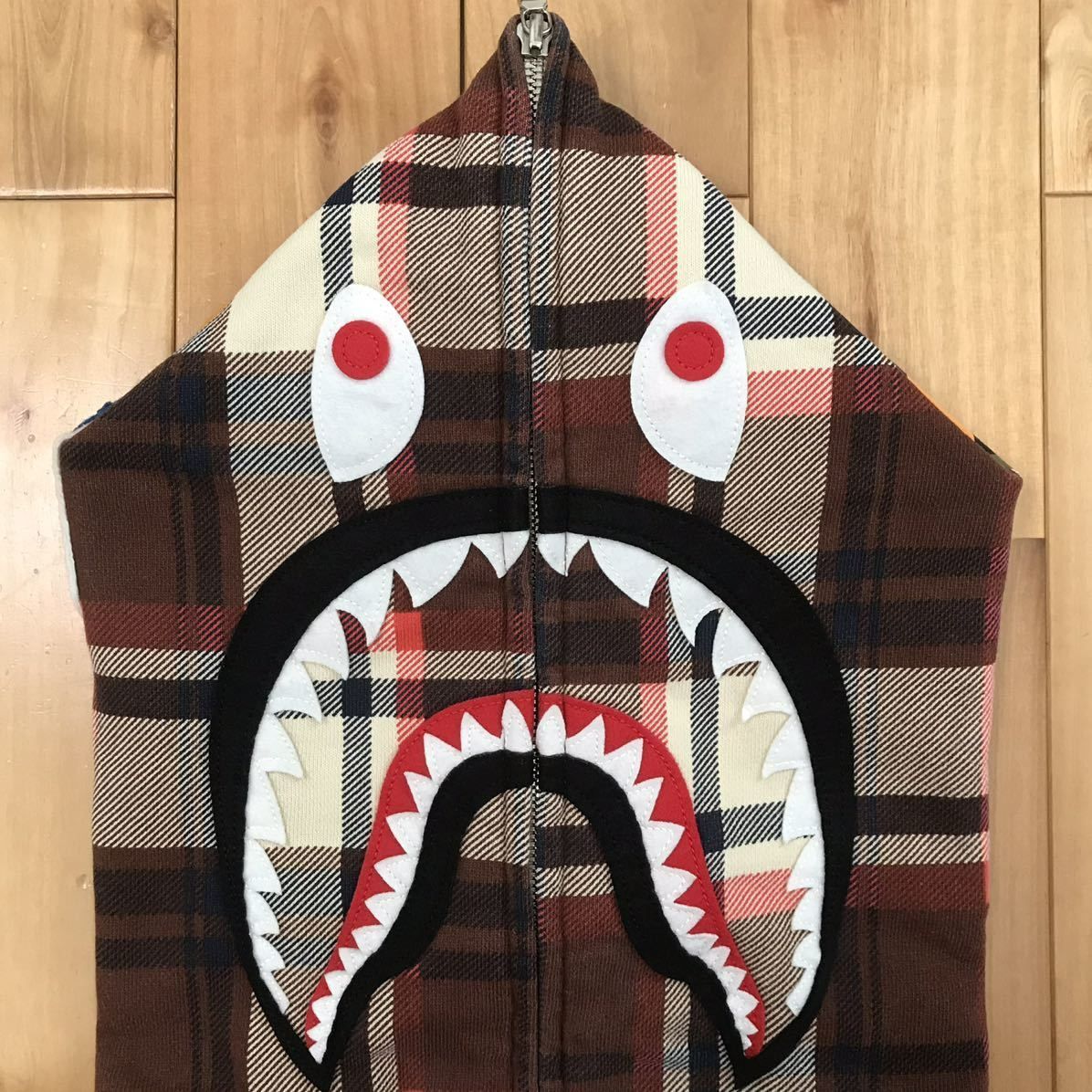NFS限定BAPE ラブジェネ　シャークパーカー ☆NFS限定☆ ラブジェネ シャーク パーカー Mサイズ shark full