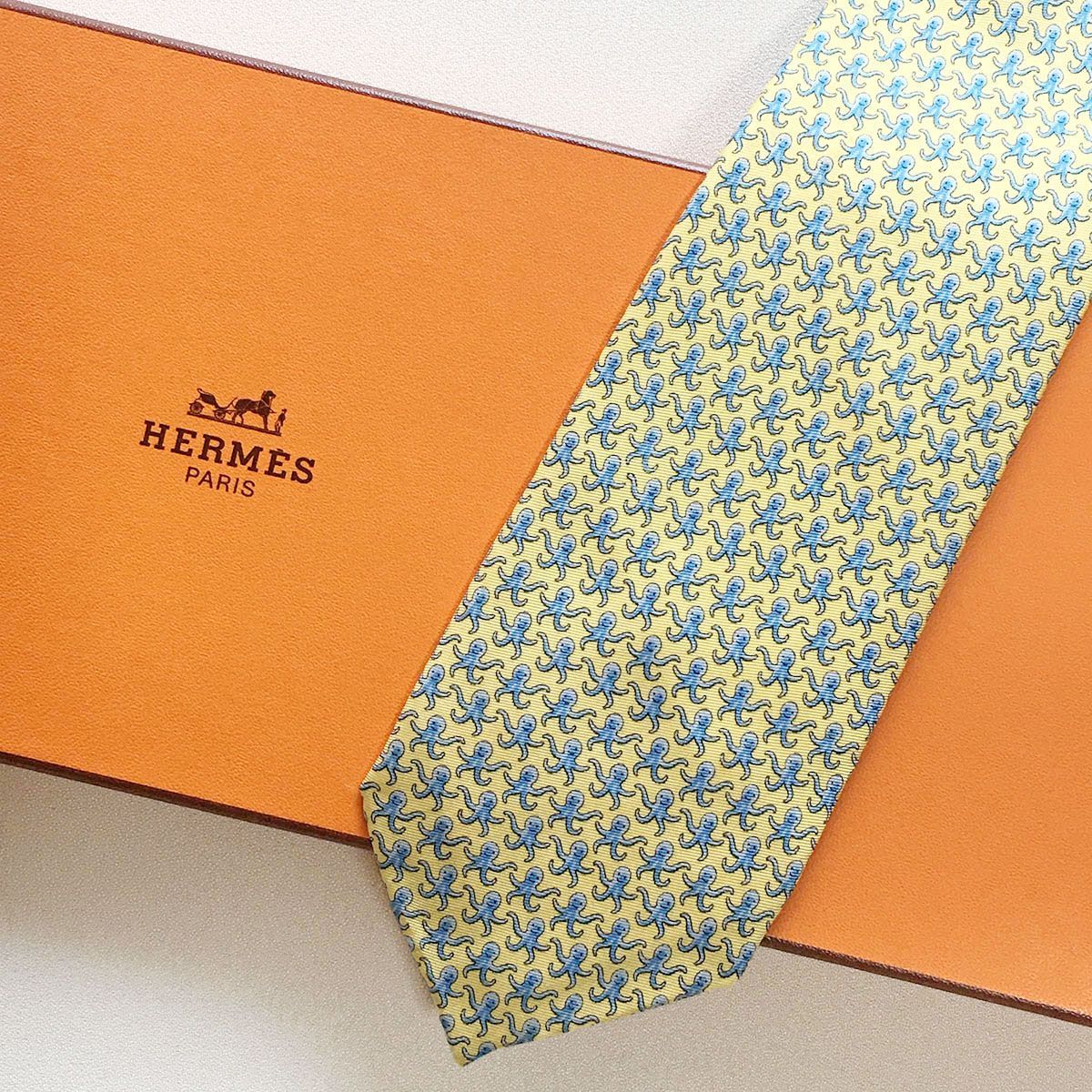 【未使用級】HERMES フランス製 シルクネクタイ タコ柄 総柄 5298TA 未使用級】HERMES フランス製 シルクネクタイ タコ柄 総柄 5298TA 美品