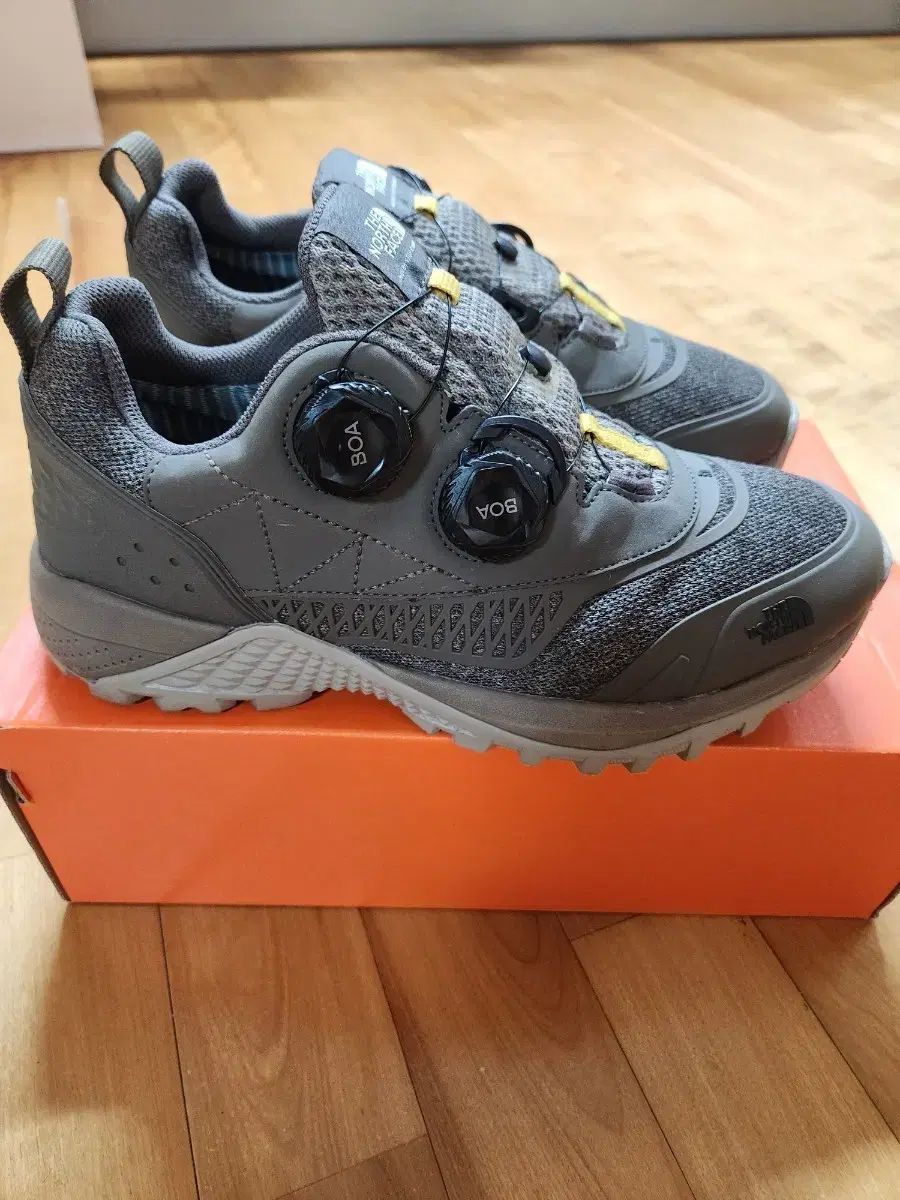 ザノースフェイス 듀얼BOA 브리맥스 255