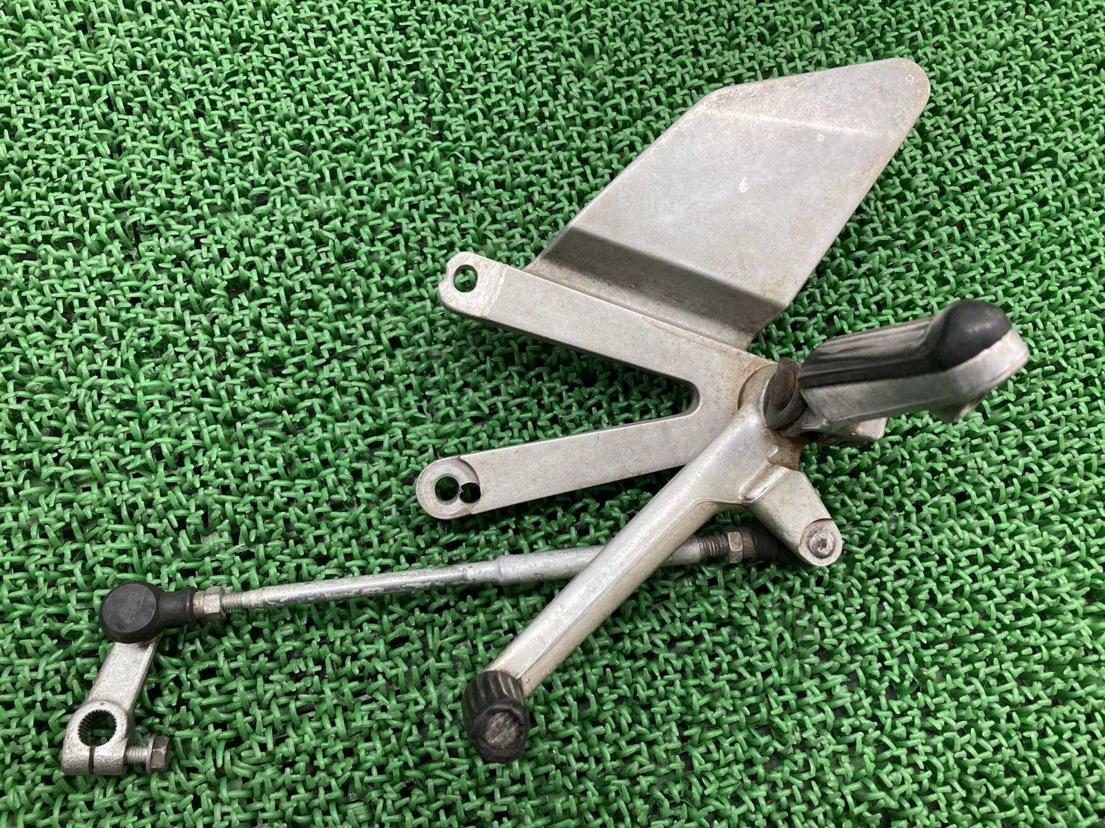 NSR250R ステップ 左 KV3 ホンダ 純正 バイク 部品 MC21 シフトペダル シフトロッド ペグ 修復素材やペイント素材に aG