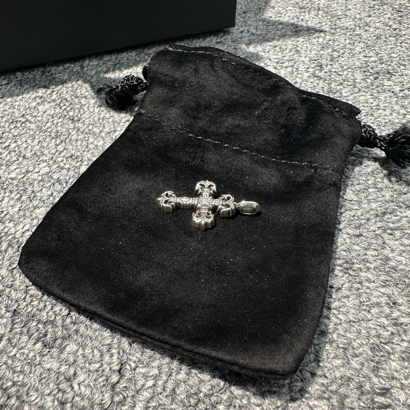 クロムハーツ FILIGREE CROSS TINY ダイヤ付き