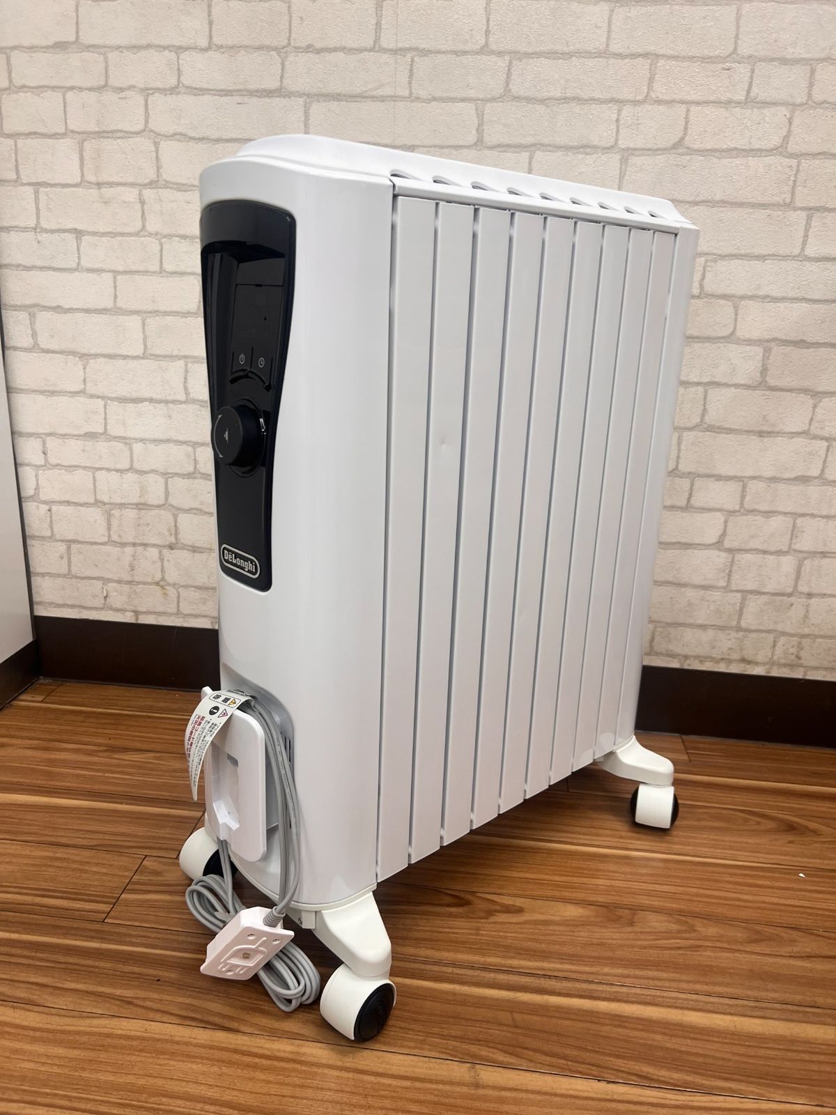 2 新品 展示品 De'Longhi (デロンギ) オイルヒーター 電気