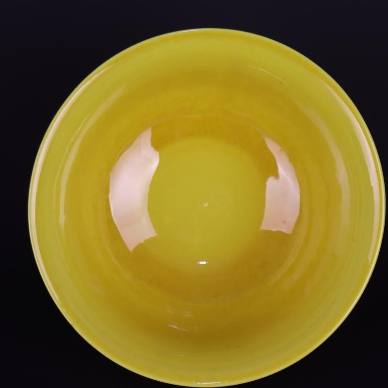 清乾隆黄地九龍紋の賞盤 景徳鎮 陶磁器 装飾品 現代工芸品 美術品 置物 清乾隆帝黄釉浮彫り竜紋碗 景徳鎮 陶磁器 装飾品 工芸品 美術品