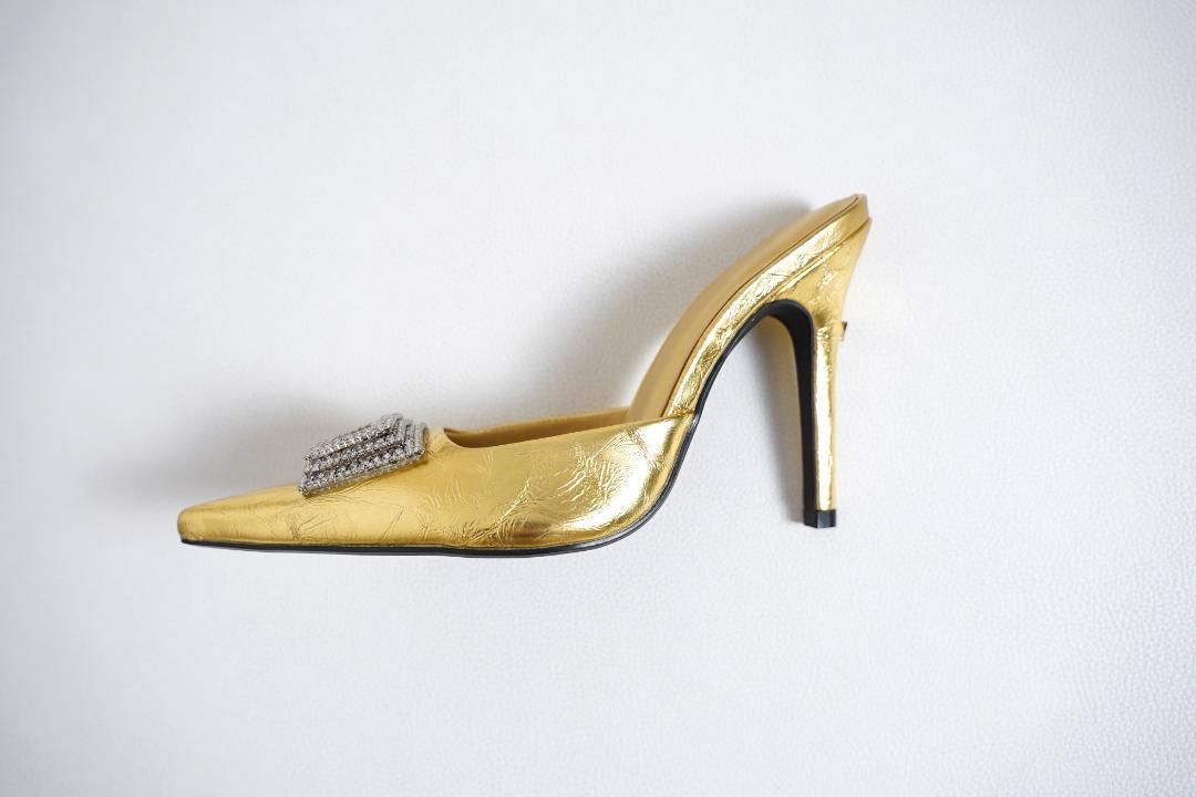 ビジューバックル