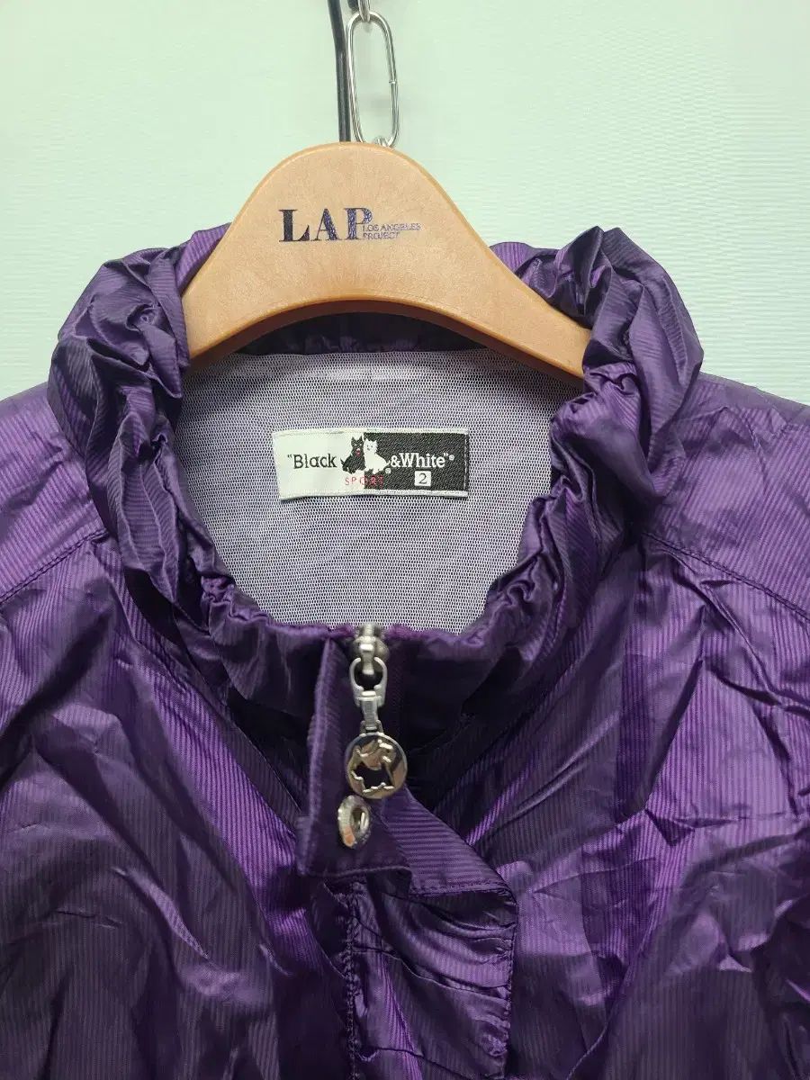 ブラック アン ホワイト パープル 超軽量 ウィンドブレーカー ジャケット