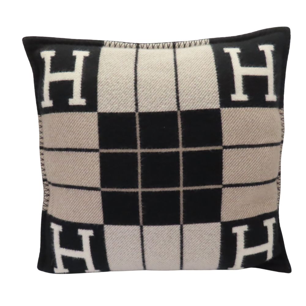 中古】HERMES エルメス クッション 《アヴァロンIII》 PMノワール