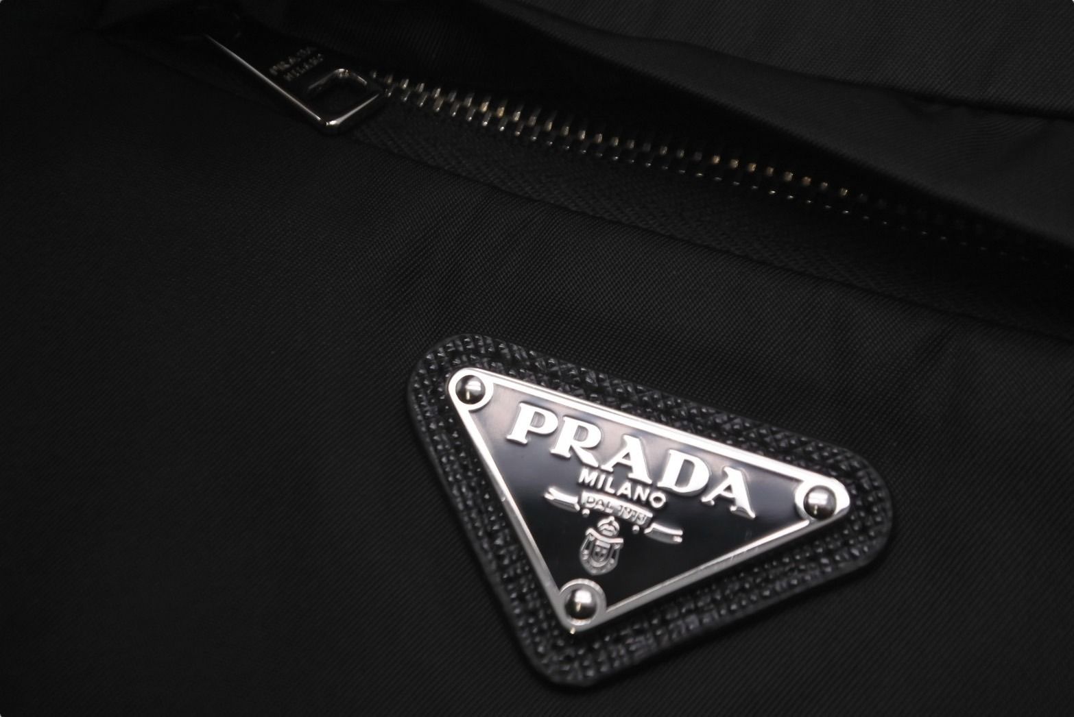 新品同様 PRADA プラダ マフラー リナイロン トライアングルロゴ ブラック ウール UMS354 中古 57316 新品同様 PRADA プラダ マフラー リナイロン トライアングルロゴ