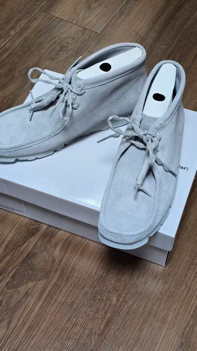 クラークス × ポストアーカイブ ファクション PAPF ワラビーBT グレー ブルー