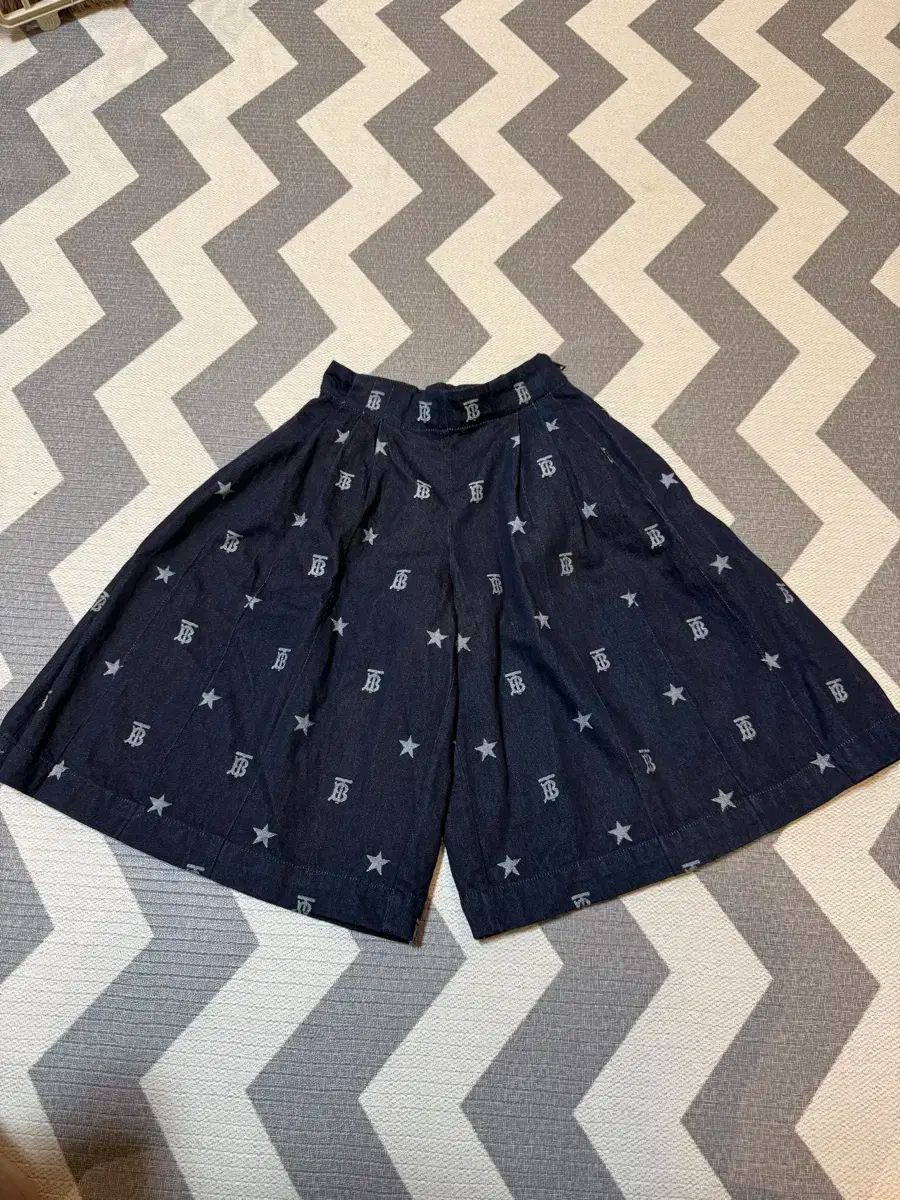 バーバリー キッズ 星 Bロゴ デニム キュロット 128cm