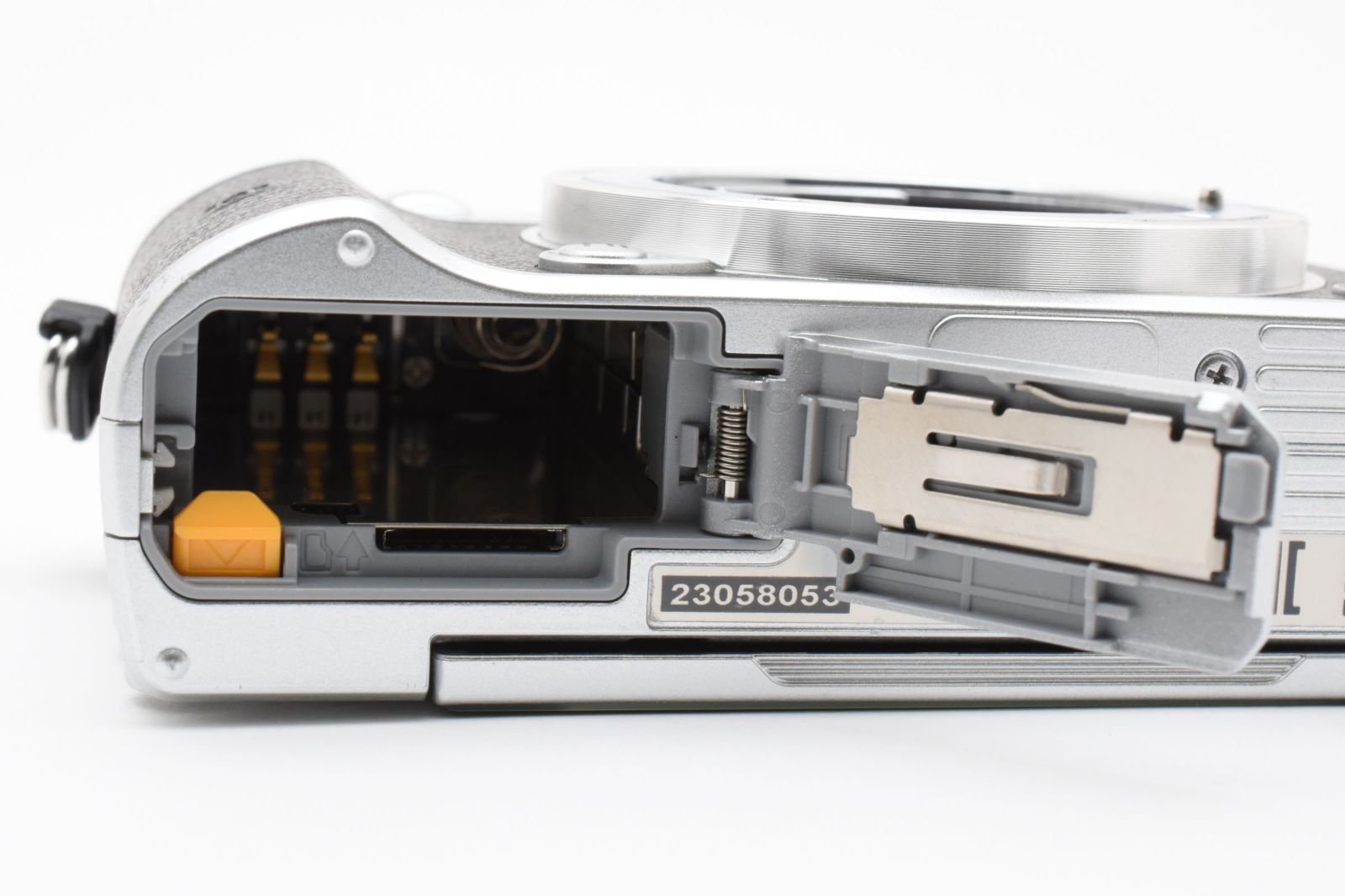 シャッター数748回で新品級✨バッテリー2個✨Nikon 1 J5　169-1 ほぼ新品級】Nikon 1 J5 ダブルズームキット シャッター数2777回