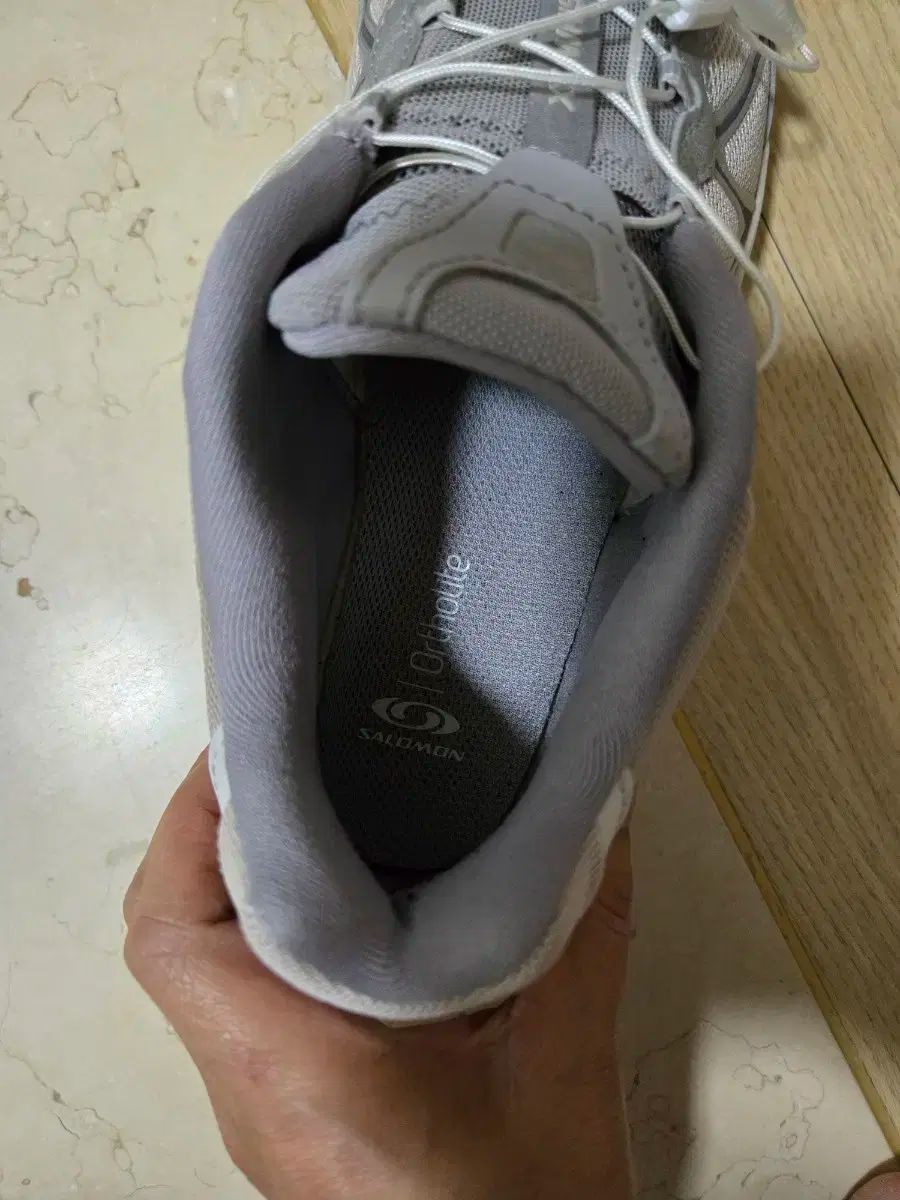 これらはランニングシューズです