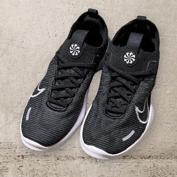 美品激レア‼️NIKEフリースライニング ベンチコート 黒×白　ナイキ 美品激レア‼️NIKEフリースライニング ベンチコート 黒×白 L