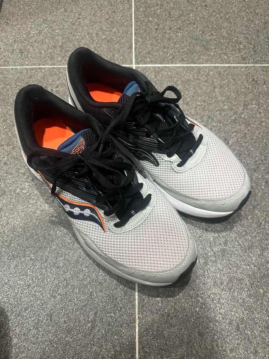 Saucony サッカニー ランニングシューズ