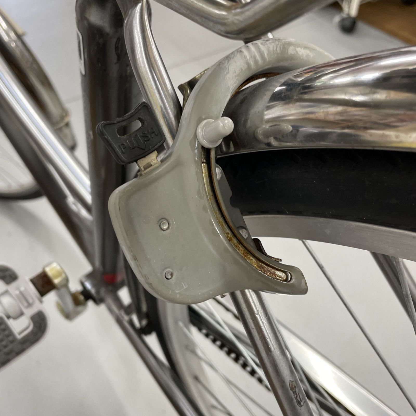 R647 ☀️軽快自転車☆ Raphia ☆ 27インチ ☆内装3段☆ローラー