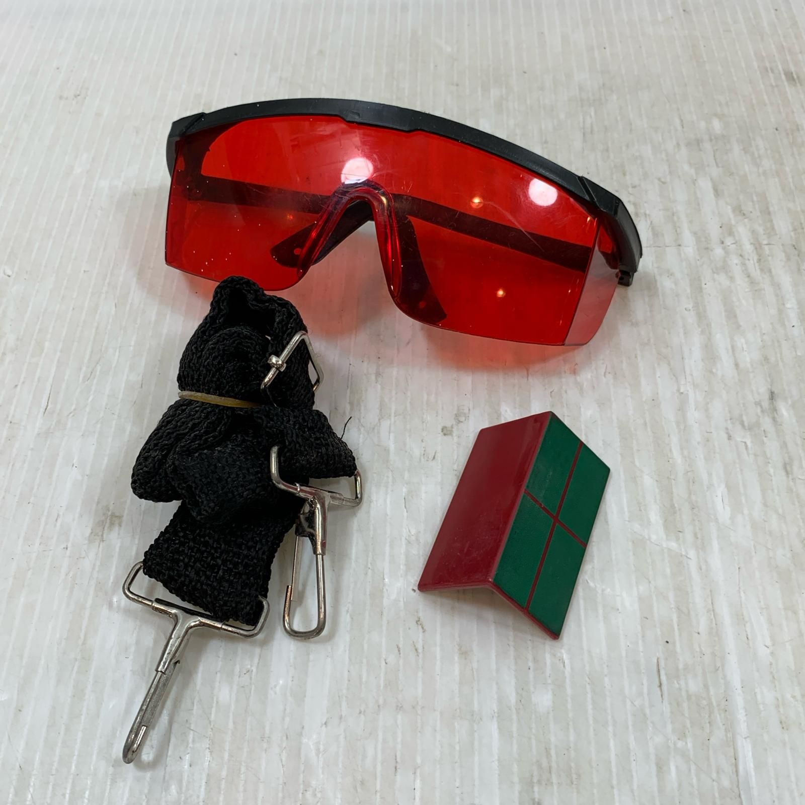 κκ山真 レーザー機器 レーザー墨出し器 RA6-1795 RA-06 レッド 山真 RA-06 レッドエイリアンレーザー ウエダ金物【公式サイト】