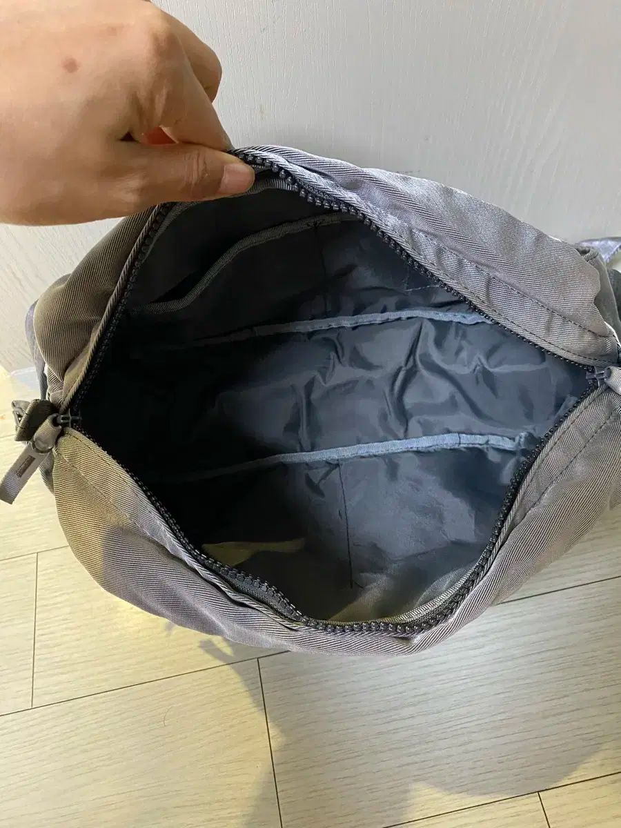グレー バッグ