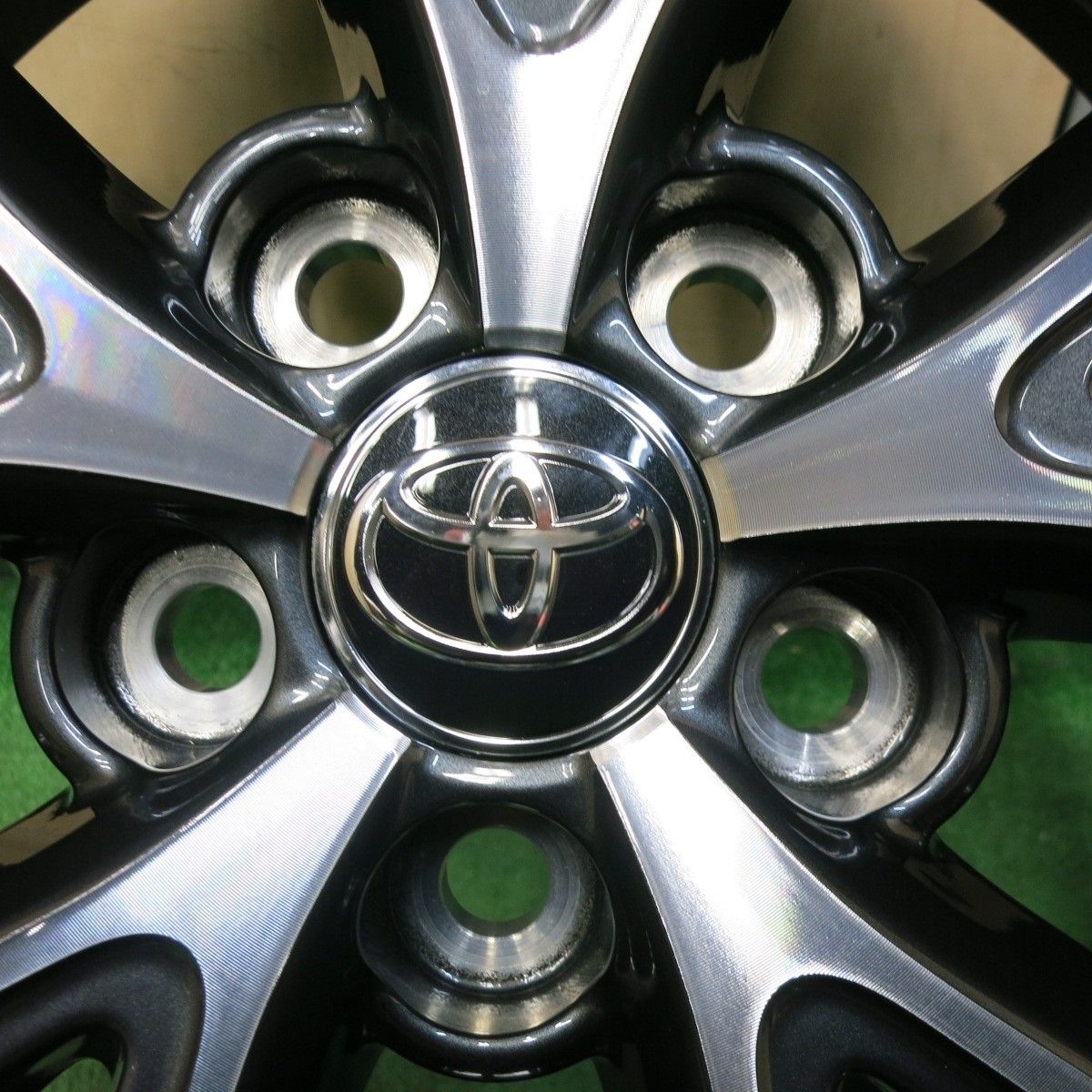 プリウス60 PHEV ホイール 一本のみ 送料無料] 新車外し！1本☆トヨタ