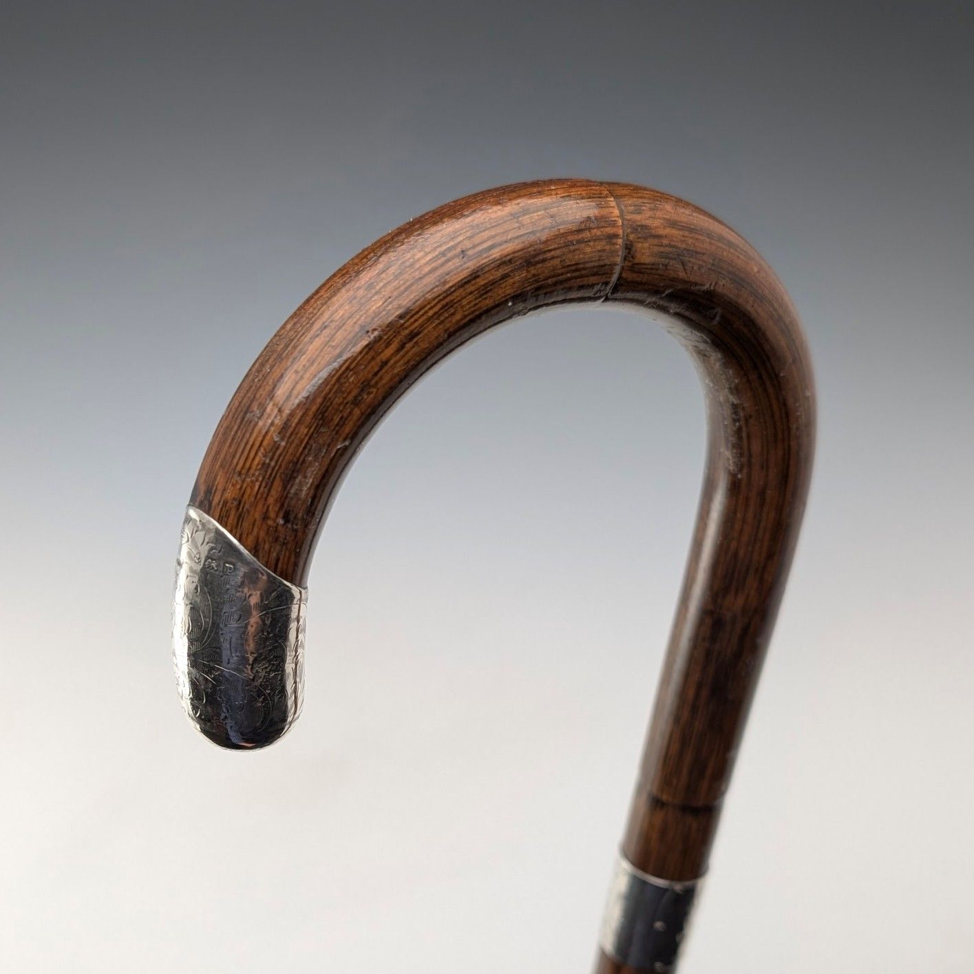 1914年 英国アンティーク ブラウンシャフト 曲がりハンドル 純銀装飾 ステッキ 杖 85cm J Howell&amp;Co 1914年 英国アンティーク ブラウンシャフト 曲がりハンドル 純銀