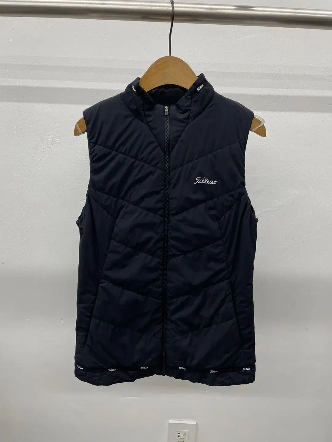 女性 タイトルリスト ゴルフ ツアーフィット ダウン ベスト S サイズ