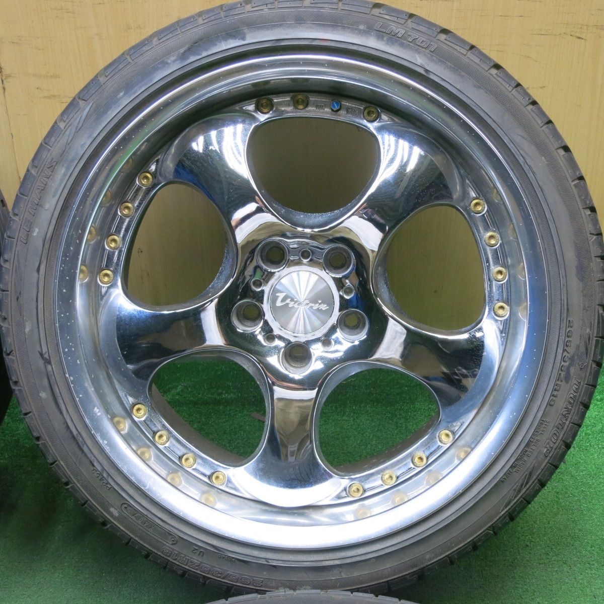 LM701