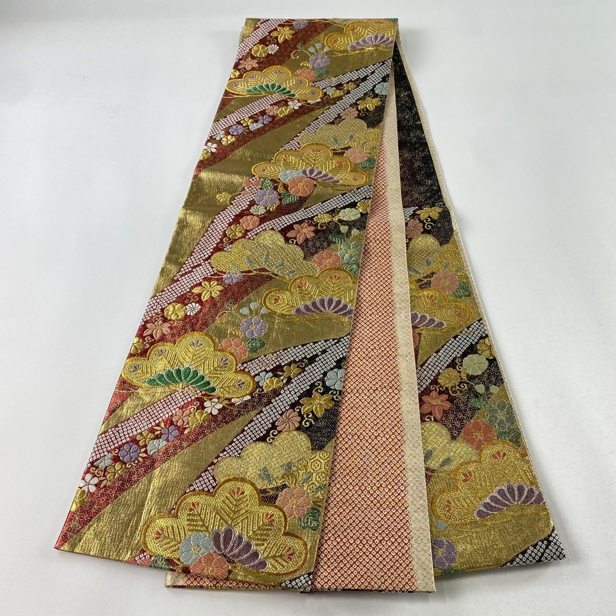 B5 秀錦松異文 金糸 牡丹 唐草 花菱 松 六通 正絹 フォーマルな袋帯 09 B5 秀錦松異文 金糸 牡丹 唐草 花菱 松 六通 正絹 フォーマルな