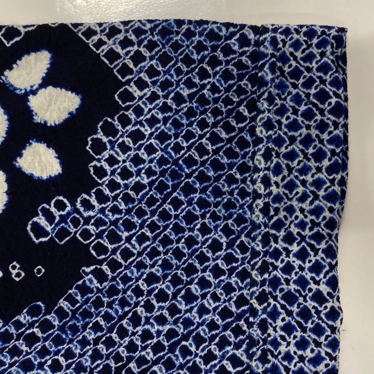 浴衣 身丈155.5cm 裄丈64cm M 絞り浴衣 花 亀甲 紺色 綿 美品 名品  