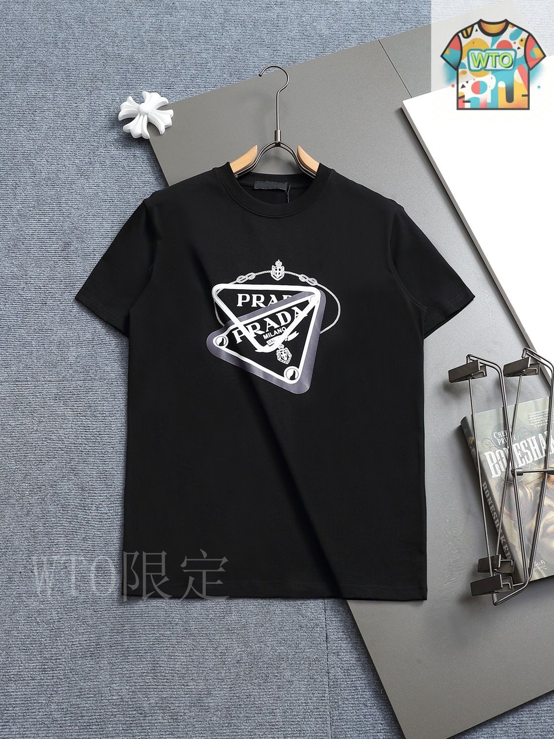 今日特価】PRADA 25ss 胸前プリントショート T-1 - メルカリ