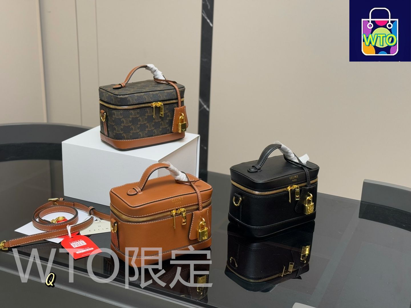 CELINEセリーヌ　ヴァニティバッグ　化粧ポーチ　大容量 CELINEセリーヌ ヴァニティバッグ 化粧ポーチ 大容量