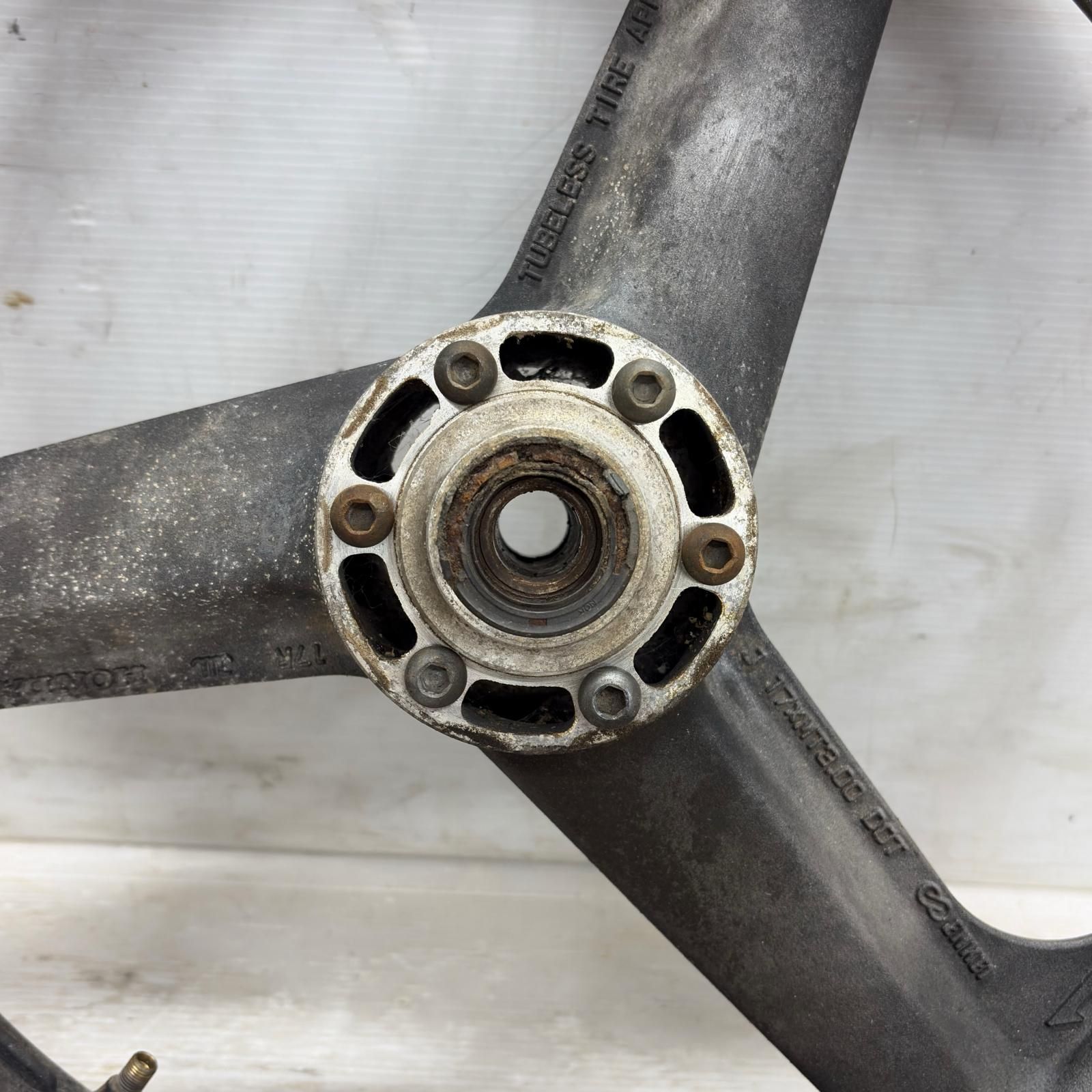 NC31 フロントホイール