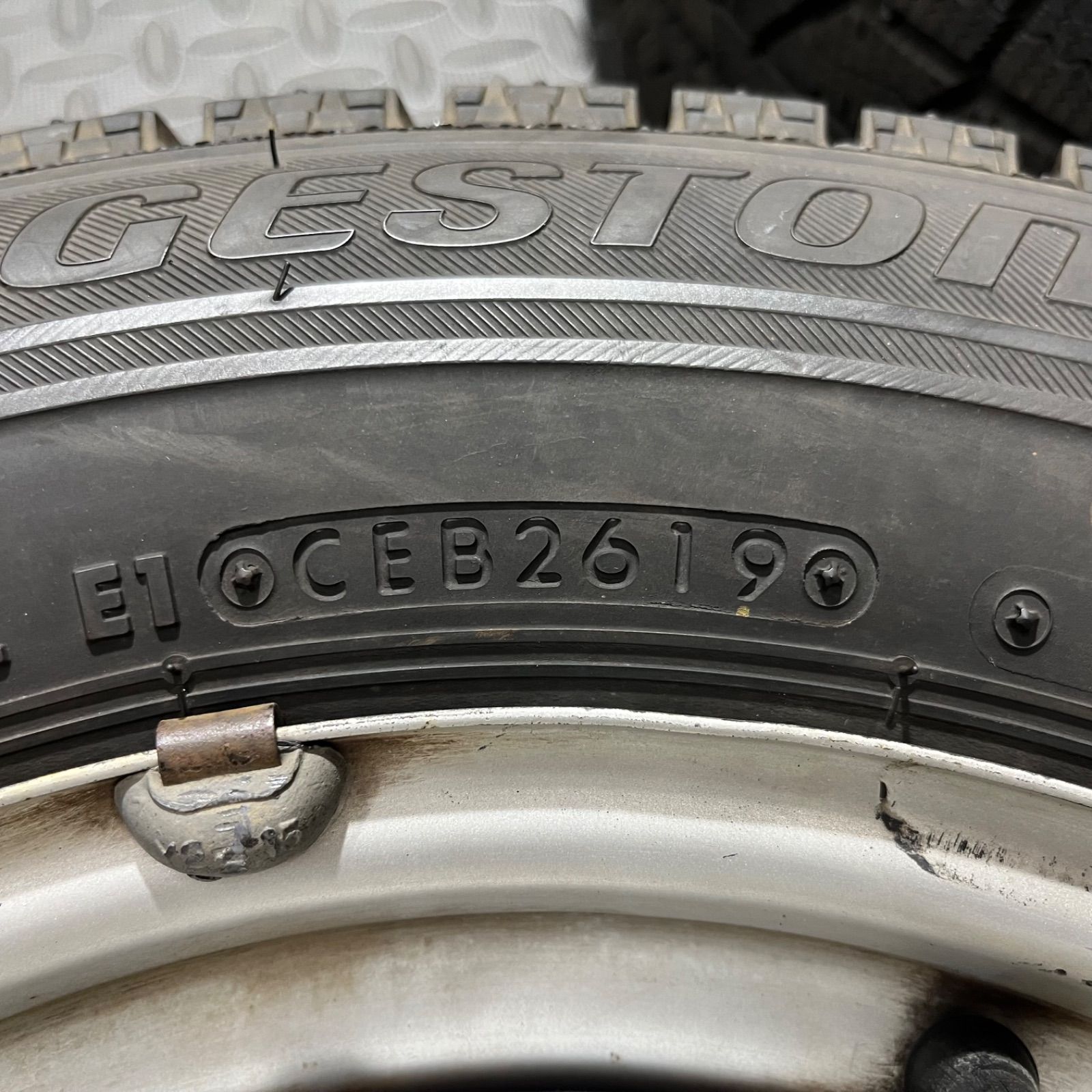 スタッドレスタイヤ