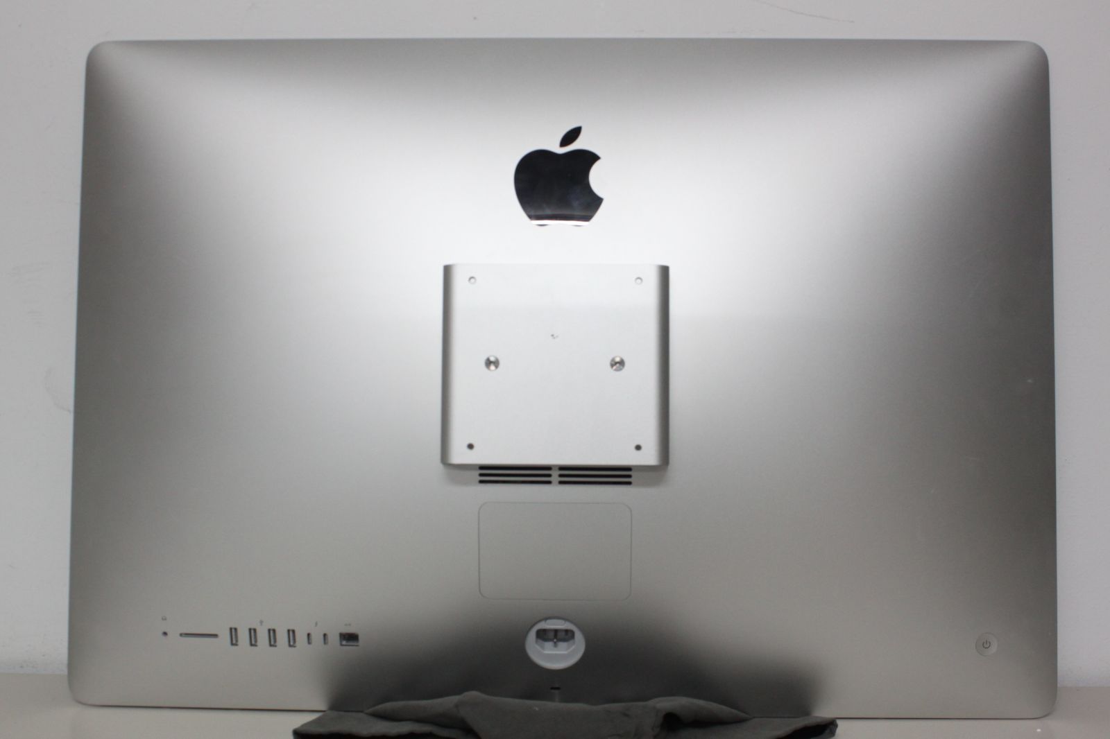 VESAマウントアダプタ搭載27インチiMac Retina 5Kディスプレイ VESAマウントアダプタ搭載27インチiMac Retina 5Kディスプレイ Amazon