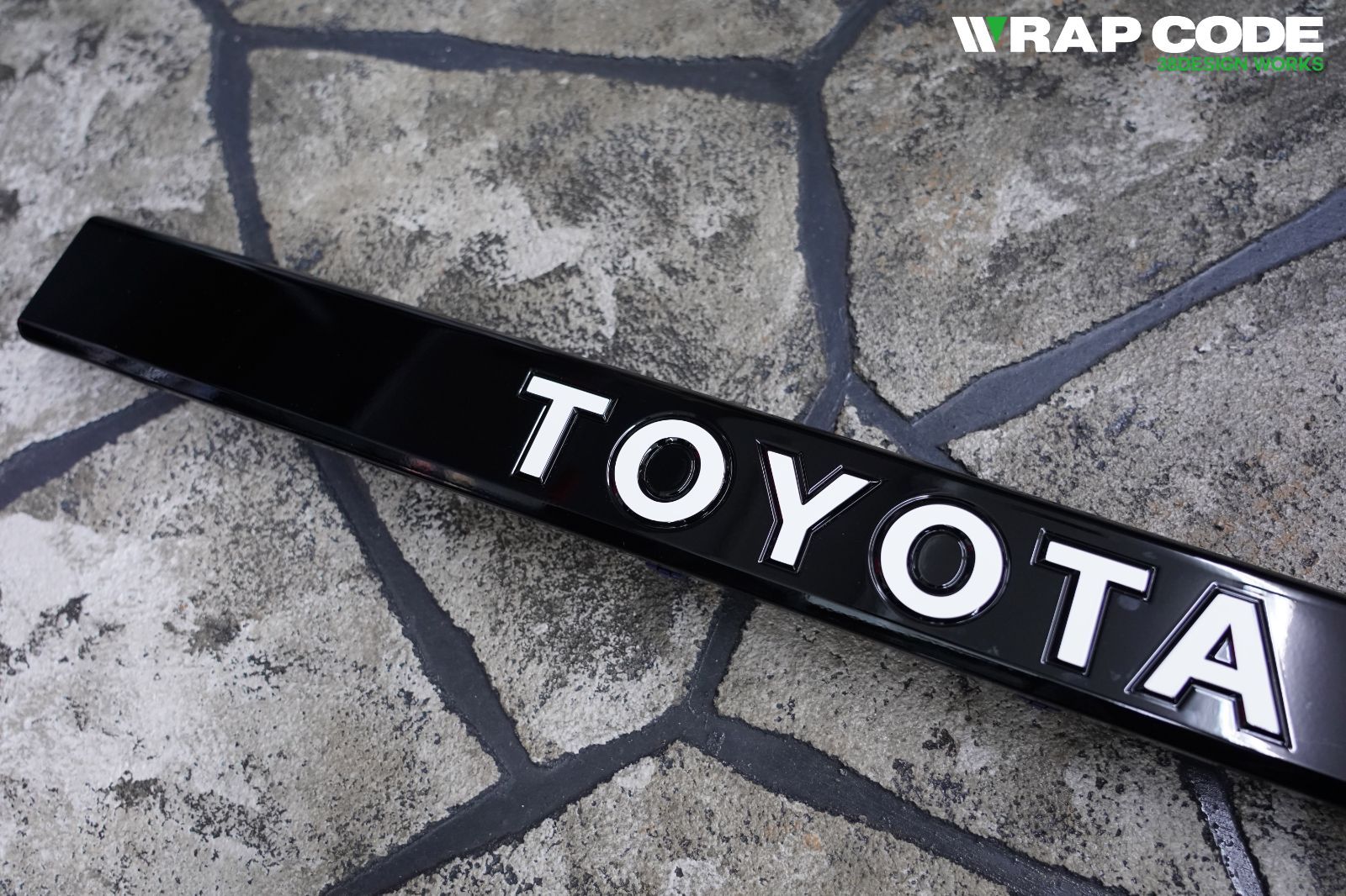 ランクル250 ZX純正バックドアガーニッシュASSY＆TOYOTA表面マットフィルム 完成品