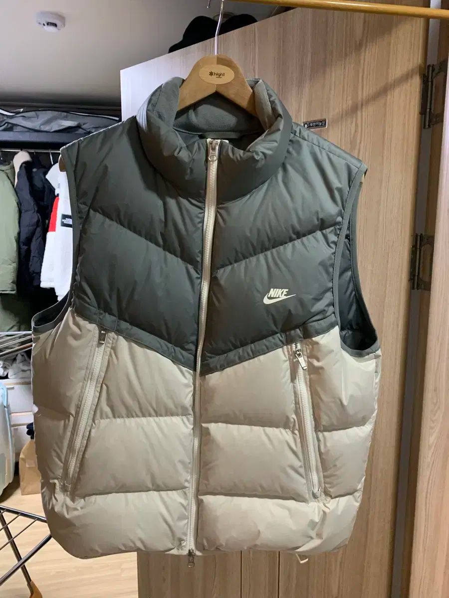 【雷市場（ポンジャン）商品韓国直送】 XXL Nike(ナイキ） ウインドランナー ダウンベスト