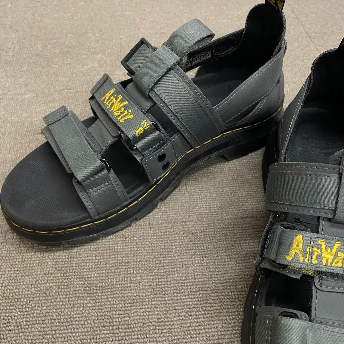 DR. MARTENS(ドクターマーチン) ピアソン ガンメタル サンダル