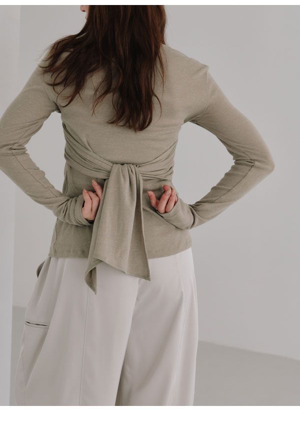 ブラックタイナップドトップス