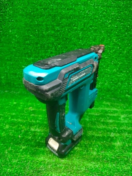 タッカ ◎マキタ(Makita) 充電式ピンタッカ 10.8V 1.5Ah バッテリ・充電