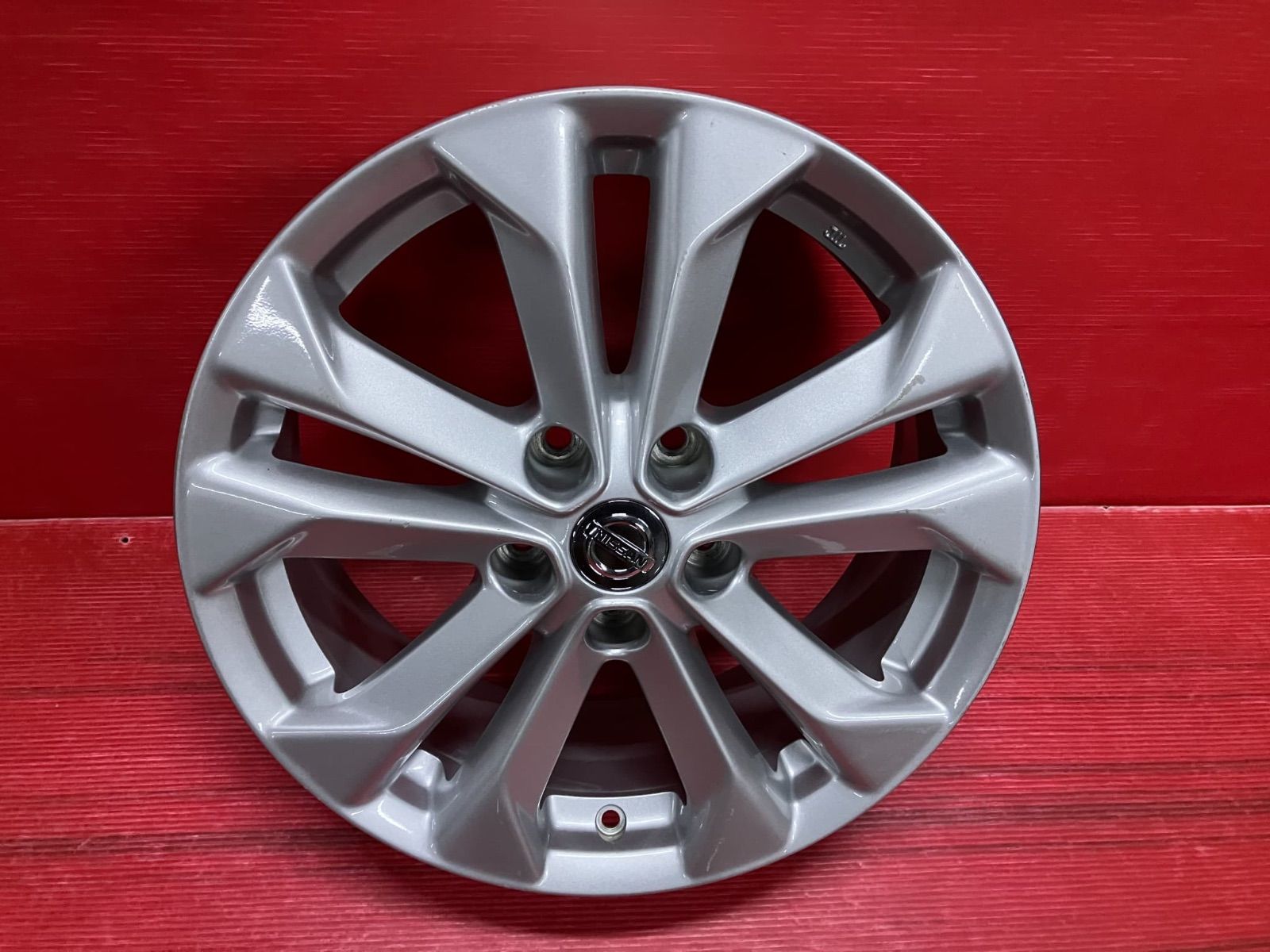 中古ホイール[17x7.0+45 【送料無料】中古 日産 エクストレイル純正 