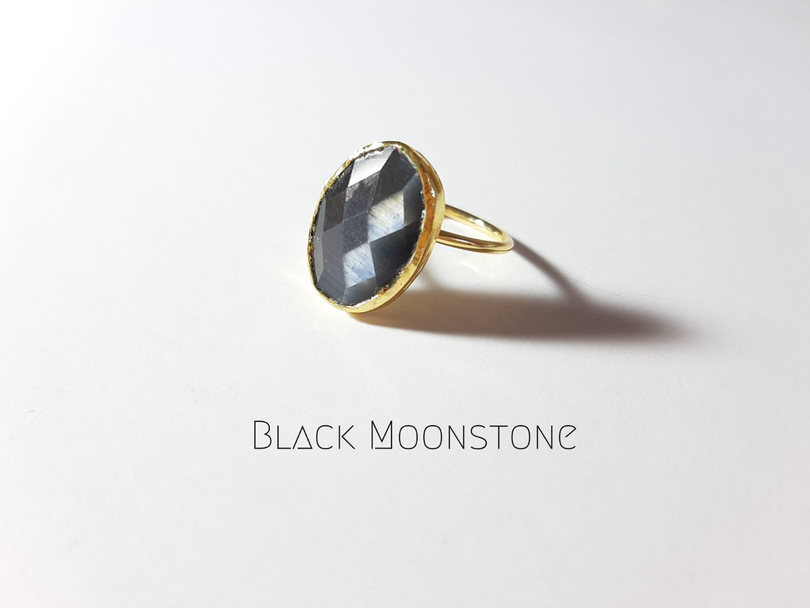 ブラックムーンストーン』の世界でひとつの天然石リング - Beobijou