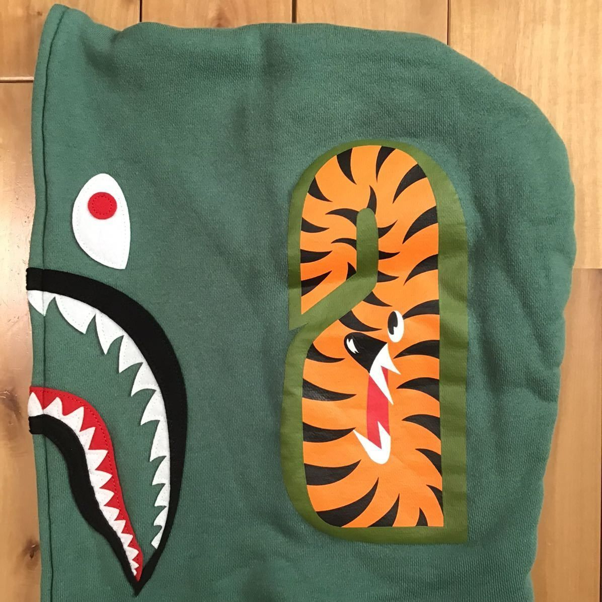 BAPE シャークパーカー グリーン Lサイズ 屁こき虫 ☆渋谷限定☆ Shibuya city camo シャーク パーカー レディース