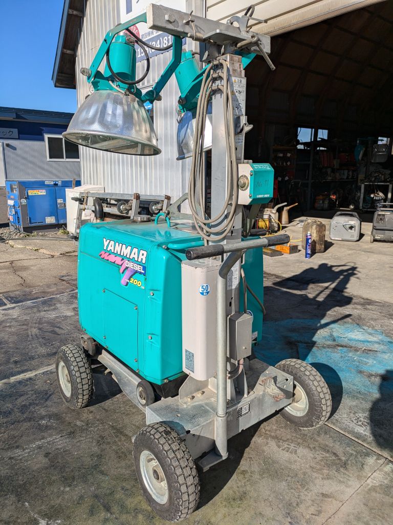 二等式投光器(YDG200SS-5E)＋アワメーター - メルカリ