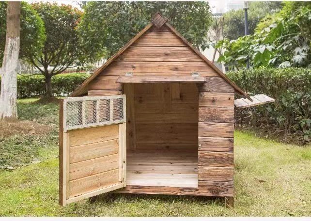 新入荷 屋外用 耐候性 木製 天然木 犬小屋 ペットハウス ドッグハウス 犬舎 三角屋根 脚付き 中型犬 通気性 組み立て 夏は涼しく冬は暖か