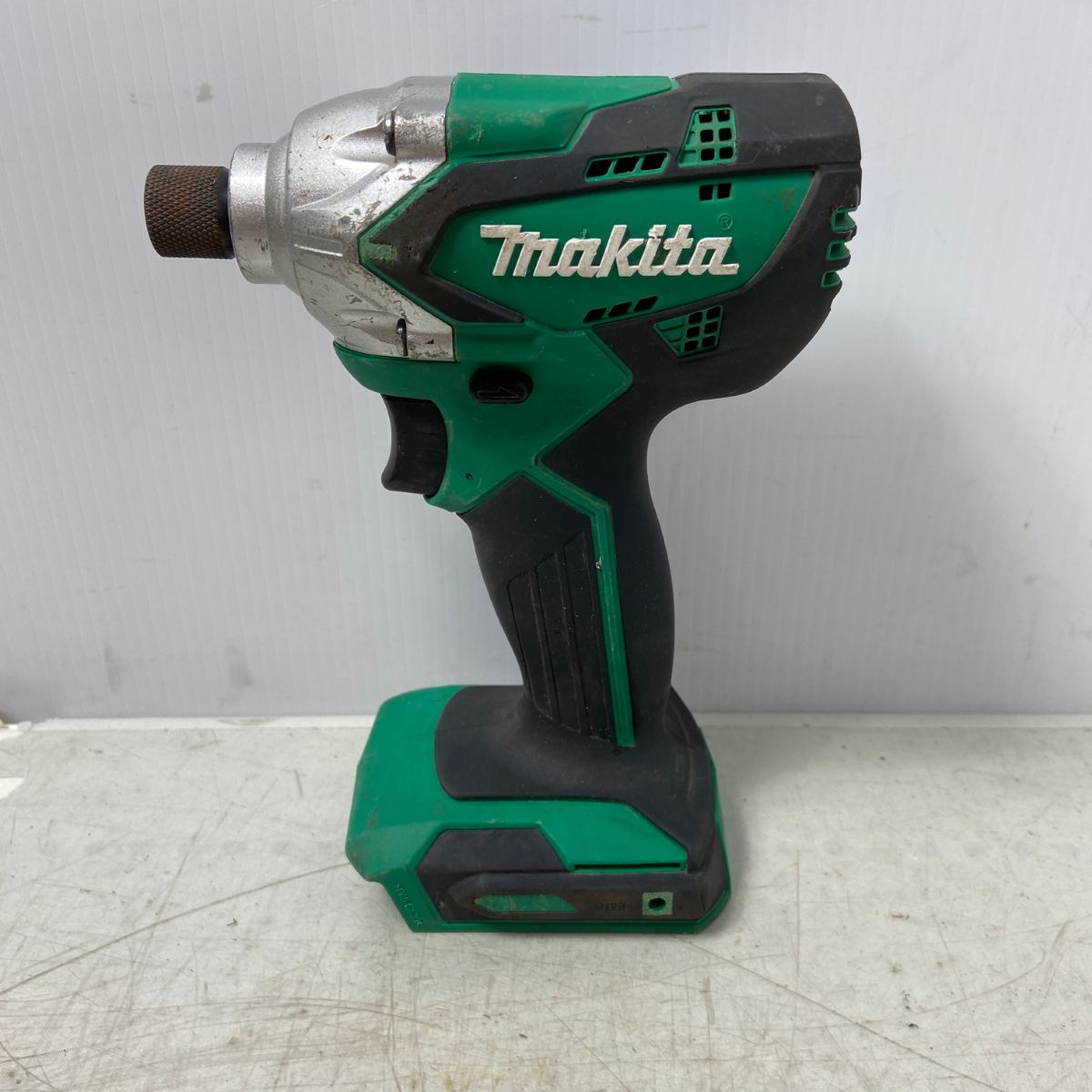 インパクトドライバ 18v