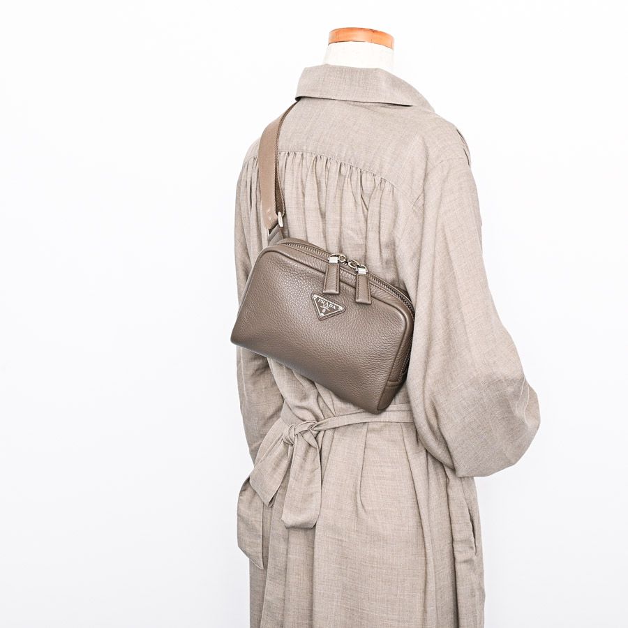 期間限定通販。 PRADA プラダ ボディバッグ ヴィッテロダイノレザー ショルダーバッグ 2VH184